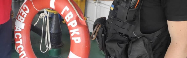 Залишилось одне рятувальне коло: моряки виловили в морі рештки потопленої "Москви" (ФОТО)