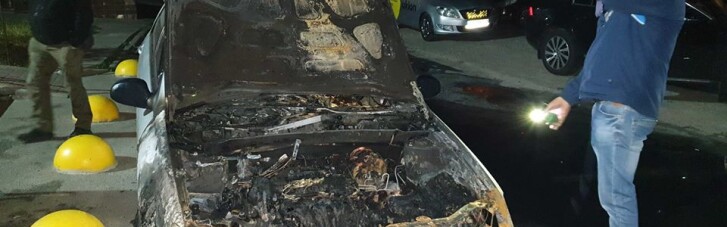 Под Киевом сгорело авто съемочной группы программы "Схемы" (ФОТО)