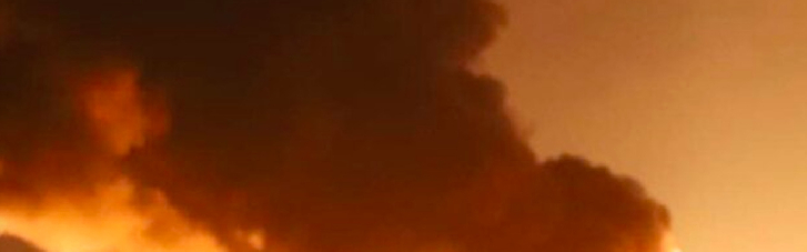 Взрывы в Днепре: две ракеты РФ попали в нефтебазу, жертв нет