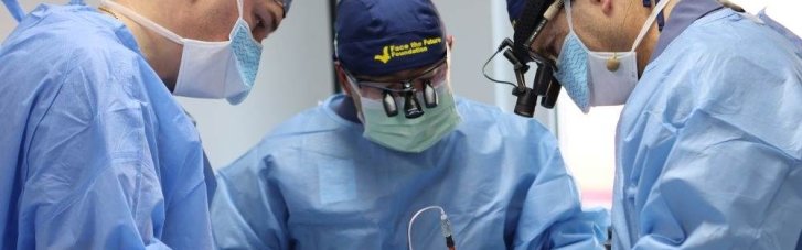 В Україні почали робити операції з реконструкції обличчя військовим. Долучилися медики з США та Метінвест