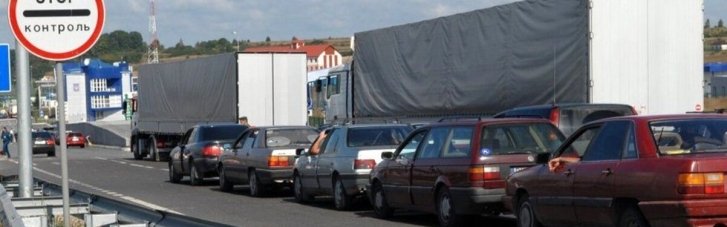 "Есть значительная очередь", — на границе с Польшей движение грузовиков не блокируют только в одном пункте пропуска