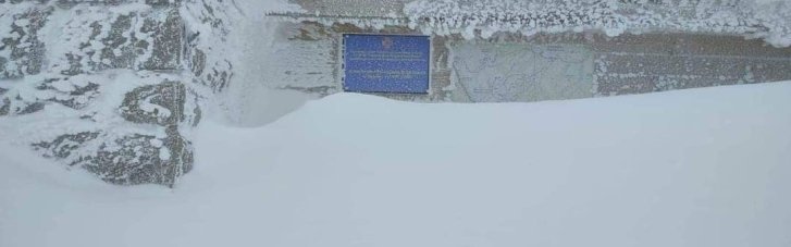 В Карпатах насыпало почти 2 метра снега