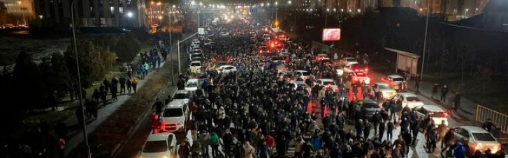 У Казахстані три дні поспіль тривають "газові" протести: Силовики застосувують шумові гранати (ВІДЕО)