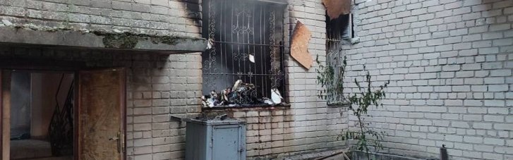 Виникла пожежа: росіяни обстріляли бібліотеку в Очакові