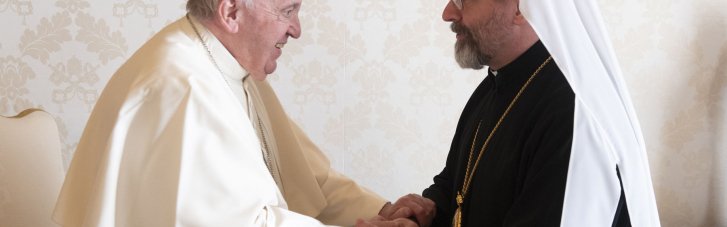 Предстоятель УГКЦ прибув до Ватикану та подарував Франциску "військовий" подарунок