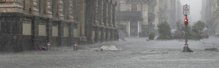 На Сицилії внаслідок жорстоких штормів затоплено місто Катанія, є загиблі