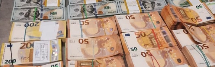 Во львовском аэропорту у пассажирок из ЕС конфисковали валюту и ценности на 15 млн грн