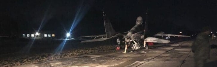 Под Киевом легковушка врезалась в истребитель МиГ-29 (ФОТО)