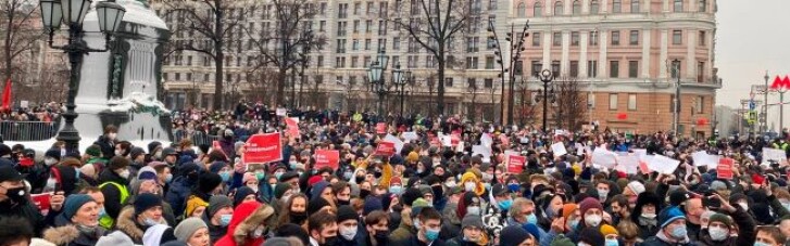 Массовые протесты в России: задержания продолжаются, есть проблемы с мобильной связью (ФОТО)