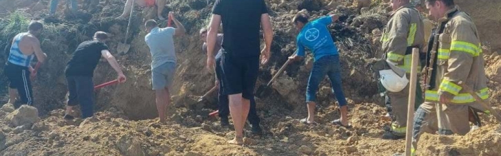 На пляже в Одесской области произошел оползень: Под завалами ищут людей (ФОТО)