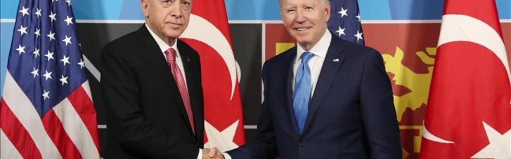 Байден і Ердоган зустрілися на Балі: Обговорили експорт зерна та теракт у Стамбулі