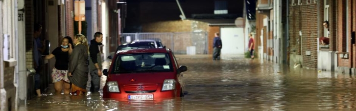 На Бельгию снова нашли наводнения: авто смывает водой (ФОТО)