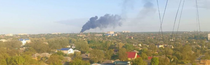 У оккупантов паника: В Луганске раздались мощные взрывы, город окутал черный дым (ФОТО, ВИДЕО)