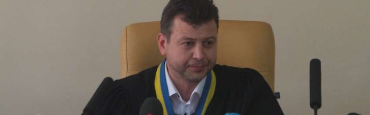 Дело Порошенко: судья уже сутки "находится" в совещательной комнате