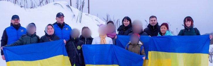 В Украину вернулись 8 похищенных россиянами детей