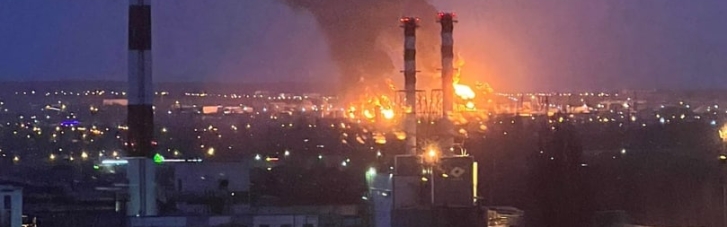 В Белгороде горит нефтебаза: Россияне обвиняют ВСУ (ФОТО, ВИДЕО)