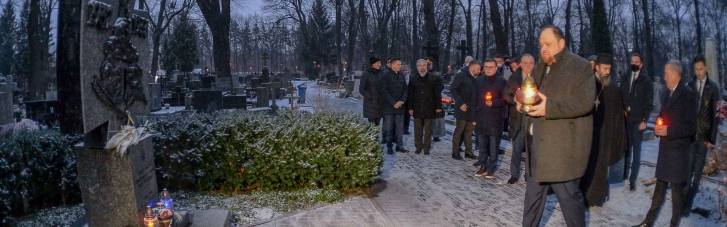 Стефанчук в Варшаве почтил память жертв Голодомора и воинов УНР