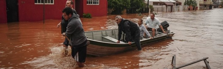 Жертвами наводнения в Бразилии стали по меньшей мере 75 человек, более ста — пропали без вести