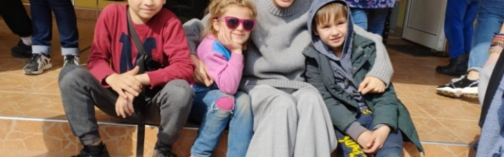 Во Львове Анджелина Джоли пообщалась с переселенцами и волонтерами, а также проведала детей (ФОТО)