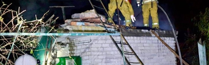 Россияне всю ночь обстреливали Никопольщину: повреждены дома и электросети (ФОТО)