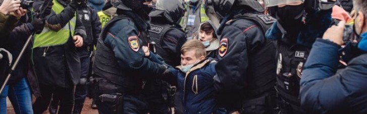 В центре Москвы продолжаются жесткие столкновения с полицией (ВИДЕО)