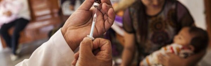 США с союзниками договорились о поставке миллиарда доз COVID-вакцины в Азии