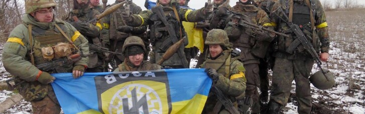 Эмблемы "Азова" и С14 внесли в базу "символов ненависти"