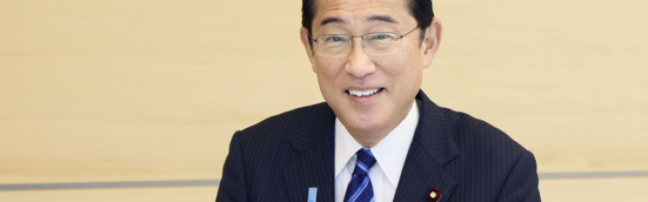 Прем'єр Японії на камеру пообідав морепродуктами з очищеної води з Фукусіми (ВІДЕО)