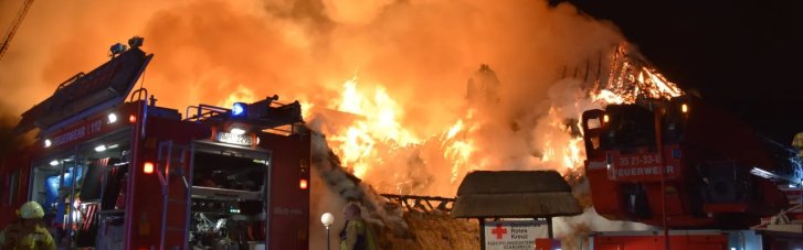 В Германии сгорел отель для украинских беженцев: В поджоге подозревают пожарного, приехавшего его тушить
