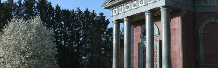 На Черниговщине суеверный аграрий строит мавзолей (ФОТО)