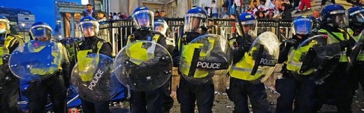 Фінал Євро-2020: у Лондоні відбулися сутички фанатів з поліцією (ВІДЕО)