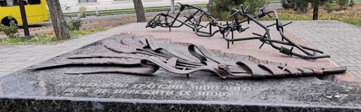 В оккупированном Мариуполе россияне демонтировали памятник жертвам Голодомора