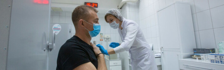 Самоліквідація вакцинацією. Як російська боротьба з COVID-19 прорідить іхтамнетов в ОРДЛО