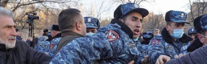 У Вірменії протестувальники побилися з поліцією, є затримані
