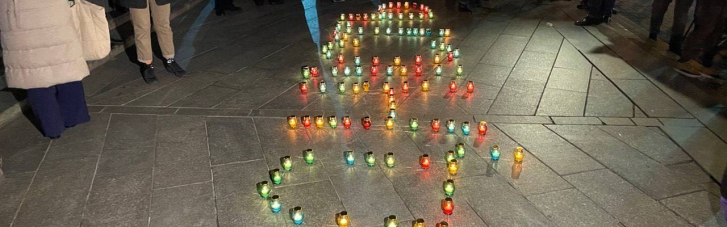 Кличко и Сенцов приняли участие в "Диалогах о достоинстве" к 8-й годовщине избиения студентов "Беркутом"
