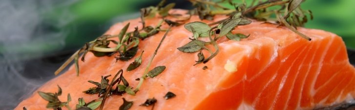 Защищает мозг, сердце и суставы: диетолог объяснила, чем лосось полезен для здоровья