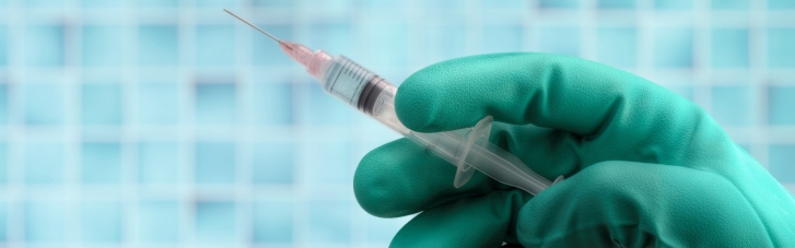Жителі ОРЛО масово їдуть на КПВВ заради вакцинації: яким препаратам віддають перевагу