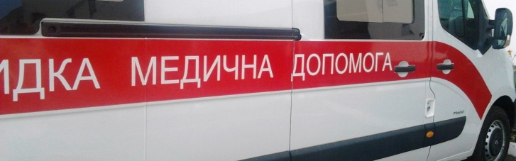 В Черновцах "скорая" слетела с дороги из-за сложных погодных условий (ФОТО)