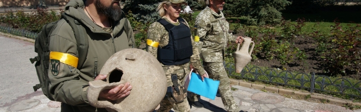 Одесская ТрО нашла старинные амфоры во время рытья окопов (ФОТО)