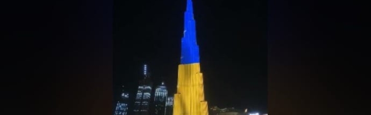 Самое высокое в мире здание "одели" в цвета украинского флага