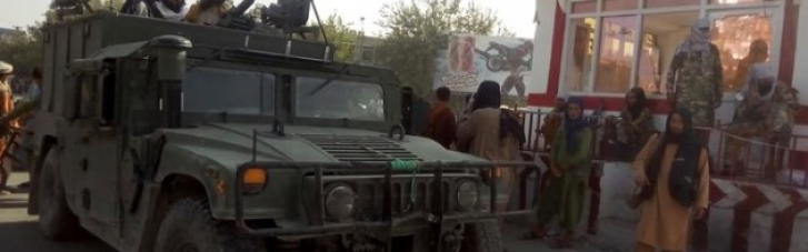 "Талибан" провел парад с американской и российской техникой
