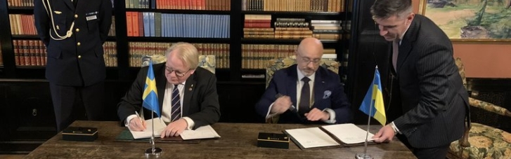 Украина и Швеция продолжат сотрудничество в сфере обороны: Резников подписал новое соглашение