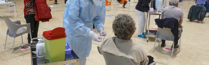В Італії медиків у разі відмови від COVID-вакцинації будуть відстороняти від роботи