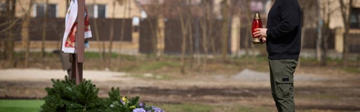 Это война за право на жизнь и достоинство: Зеленский посетил Бучу в годовщину освобождения