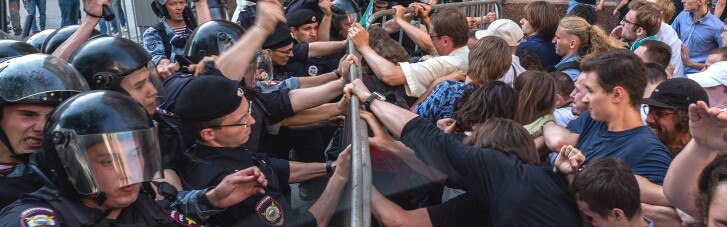 Накануне акций в поддержку Навального Госдума подняла штрафы за участие в протестах