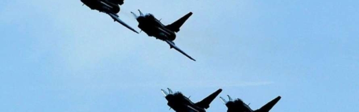 Десятки бойових літаків Китаю вторглися до повітряного простору Тайваню