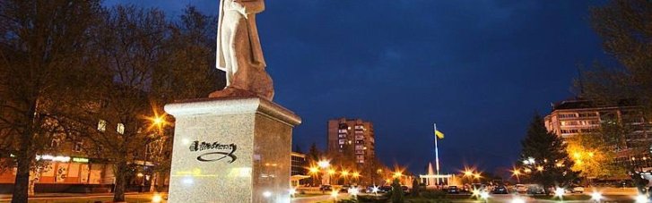 Окупанти знесли пам’ятник Шевченку в Мелітополі: у місті прогримів вибух (ФОТО)