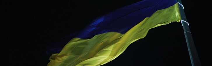 Над железнодорожным вокзалом временно оккупированного Херсона подняли украинский флаг (ВИДЕО)