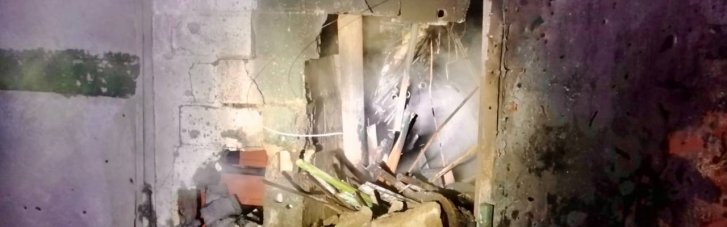 Росіяни вночі знову вдарили по Нікополю: пошкоджені будинки та ЛЕП