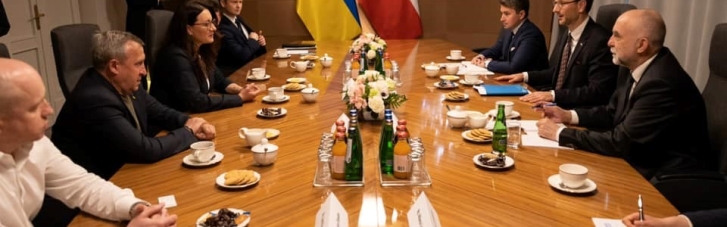 Польша поможет страховать иностранный транспорт для ввоза горючего в Украину, – Свириденко